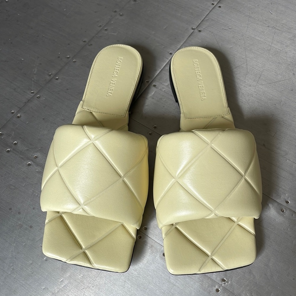 Bottega veneta square toe sandal flat quilted yellow moon sz 38.5